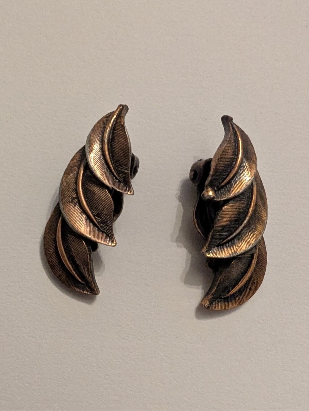 Vintage 1950s Mid-Century Copper Layered Leaf Cluster Clip On Earrings
